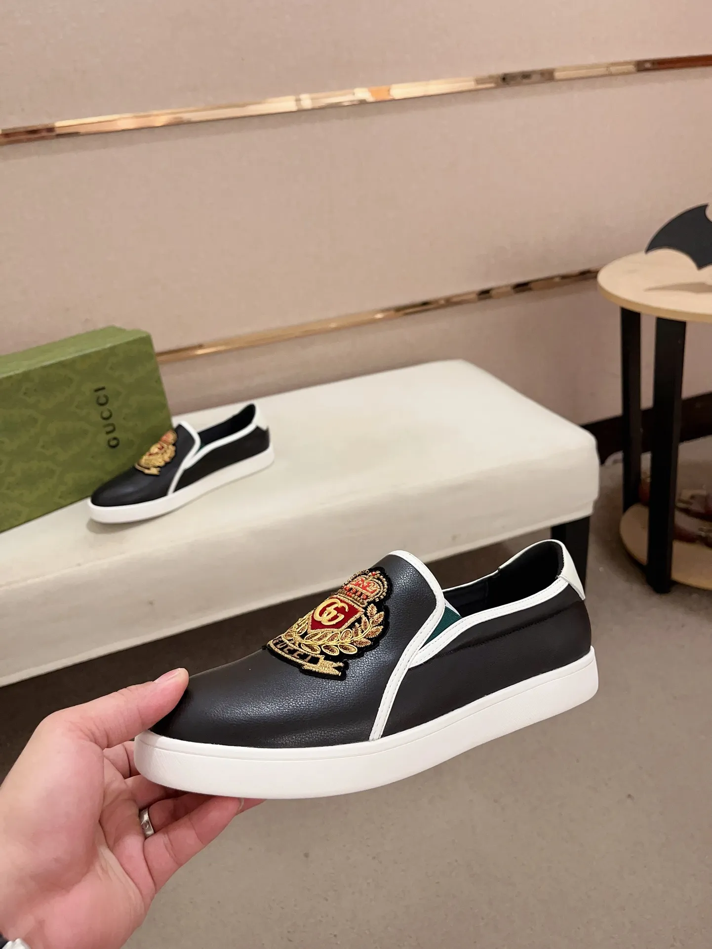 Men's clothing and shoes💰:440💰 (GUCCI) The latest model from the official website 🎁🎁Casual and fashionable men's shoes👟, hot style 💥The version is simple and elegant, exclusive for trendy men. Unique official website latest brand elements 👑Gucci original decoration, fashionable and generous, the fabric is original cowhide ✅sheepskin lining, the official website specifies wear-resistant casual outsole, the classic model is taken in kind at the counter🎬38-44 (45 is not returned or exchanged)